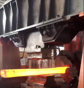 電熱絲生產車間操作三，鍛打